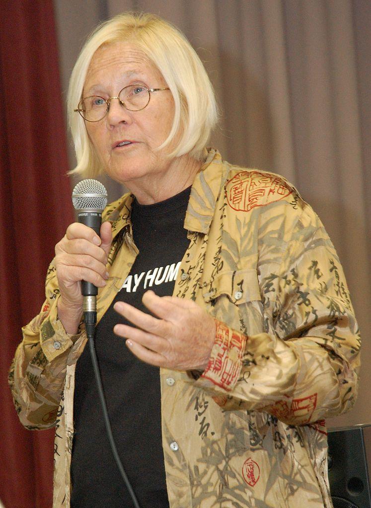 “Ik was één van in totaal drie regeringsambtenaren die hun job hebben opgegeven uit protest tegen de Irak-oorlog.” Interview met Ann Wright