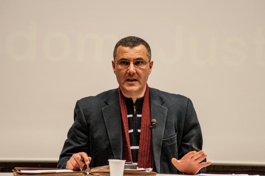 “De universiteiten in Israël vormen een van de pijlers van het systeem van onderdrukking”. Interview met Omar Barghouti
