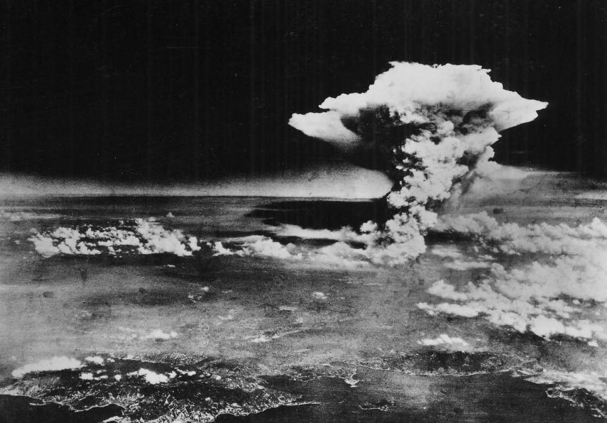 Herdenking Hiroshima &amp;amp; Nagasaki, vrijdag 9 augustus 2013, Korenlei, Gent om 21u