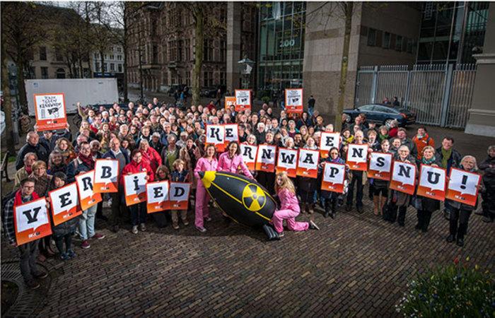 Nederland moet onderhandelen over internationaal kernwapenverbod