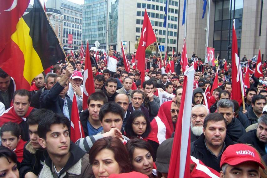 Turkse leger moet zich terugtrekken uit Noord-Irak !