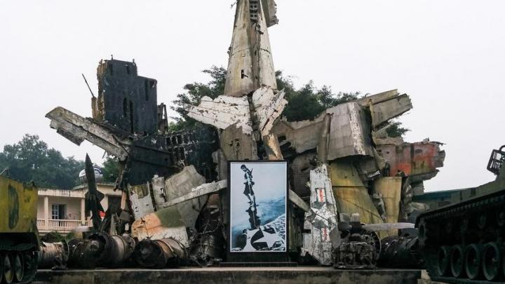 1199px-a_collection_of_wrecked_and_captured_us_military_equipment_in_vietnam