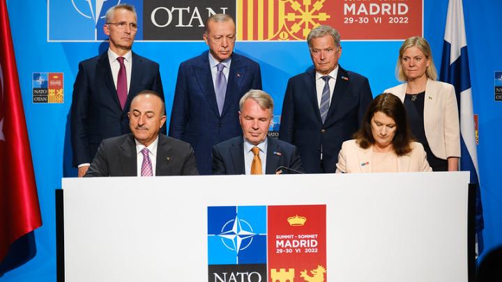 Turkije Zweden Finland teken akkoord NAVO