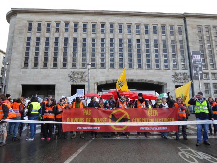 Nationale betoging tegen de aankoop van gevechtsvliegtuigen