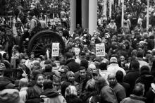 Manifestatie 2 december 2011: Besparen kan op bommen, niet op mensen!